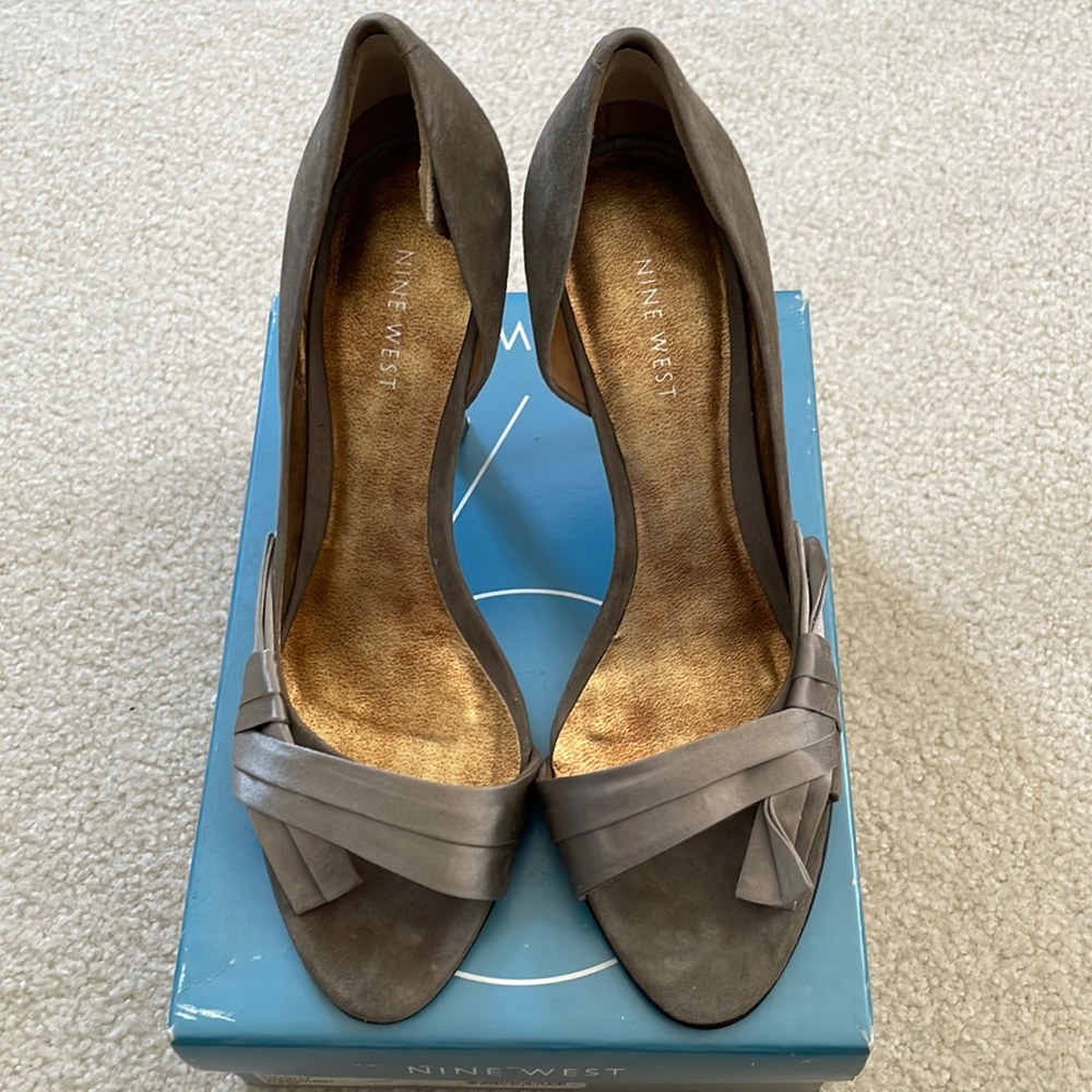 Nine West Bow suede heels